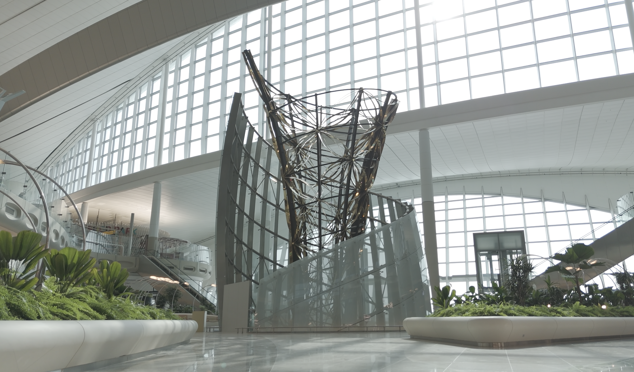 View of the Shell sculpture at Zayed International Airport, Terminal A. Photo: Victor Romero, courtesy Kohn Pedersen Fox (KPF)